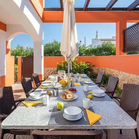 4 Bed Private Ribeiro Ii With Heated Pool, Garden, Wi-fi 别墅