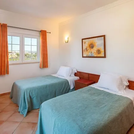 4 Bed Private Ribeiro Ii With Heated Pool, Garden, Wi-fi 阿尔布费拉