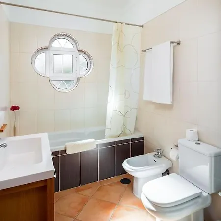 فيلة 4 Bed Private Ribeiro Ii With Heated Pool, Garden, Wi-fi *