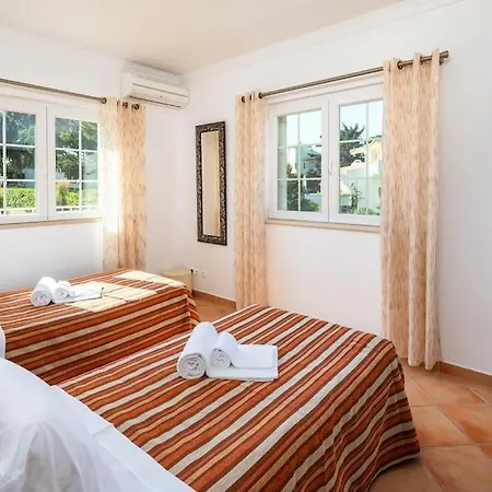 4 Bed Private Ribeiro Ii With Heated Pool, Garden, Wi-fi