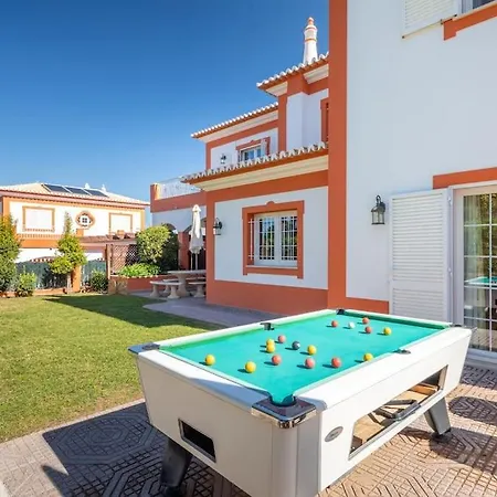 4 Bed Private Ribeiro Ii With Heated Pool, Garden, Wi-fi *