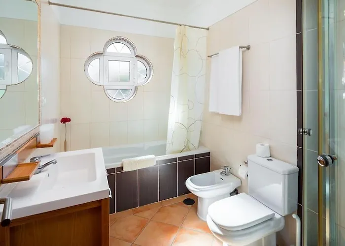 Villa 4 Bed Private Ribeiro Ii With Heated Pool, Garden, Wi-fi *