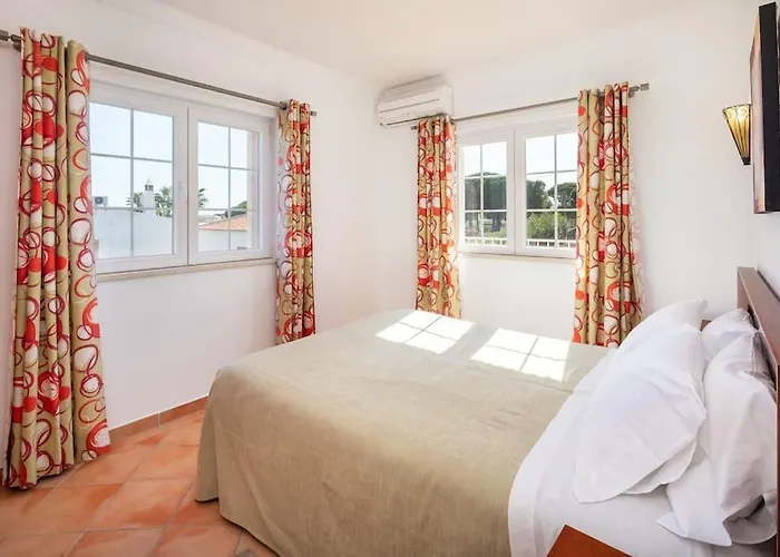 4 Bed Private Ribeiro Ii With Heated Pool, Garden, Wi-fi