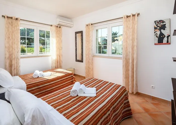 4 Bed Private Ribeiro Ii With Heated Pool, Garden, Wi-fi