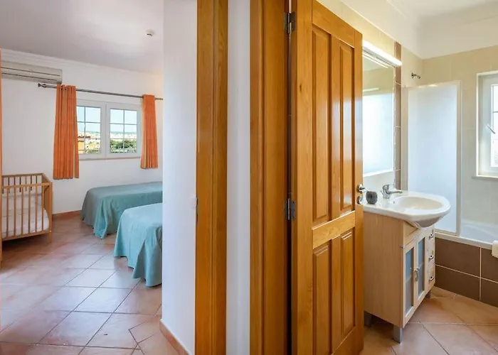 4 Bed Private Ribeiro Ii With Heated Pool, Garden, Wi-fi 빌라