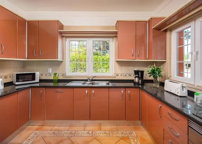 4 Bed Private Ribeiro Ii With Heated Pool, Garden, Wi-fi וילה אלבופיירה